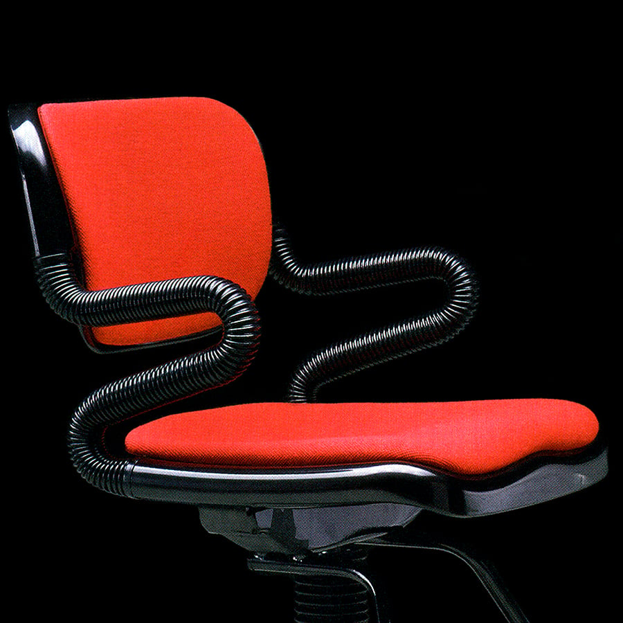 Vertebra® chair, designed by Ambasz & Piretti, introduces passive ergonomics.